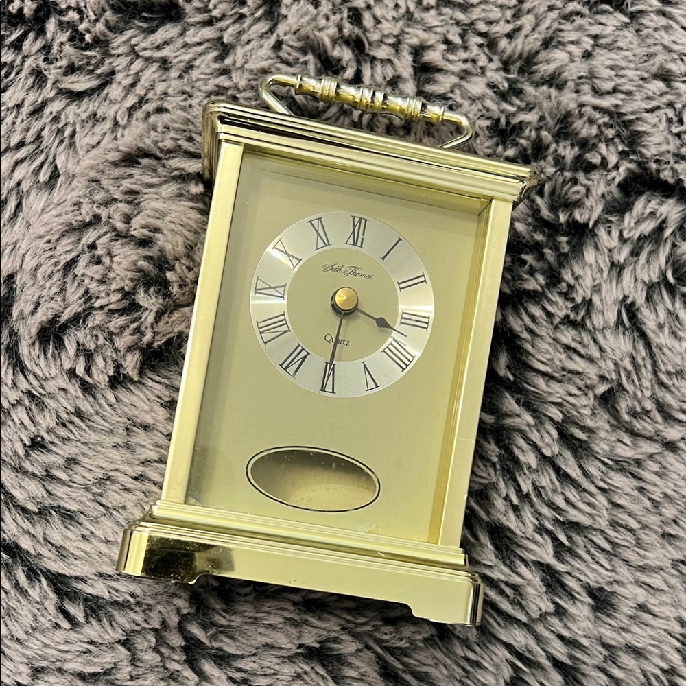 Elegant Gold Table Clock - Picture 3 of 8